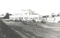 Esta��o Roxo de Rodrigues - Esta��o Saudade - constru�da para abrigar os Escrit�rios Centrais da Rede Ferrovi�ria S�o Paulo - Rio Grande.  (clique para ampliar)